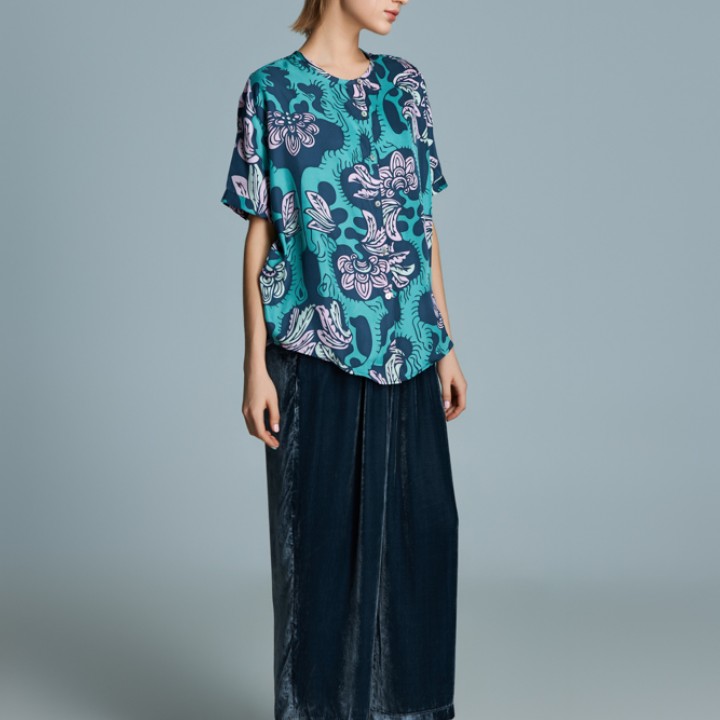 Silk shirt with pink Youth garden pattern